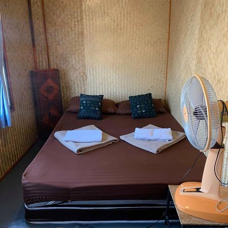 J Giant Hostel Chiang Mai Buitenkant foto