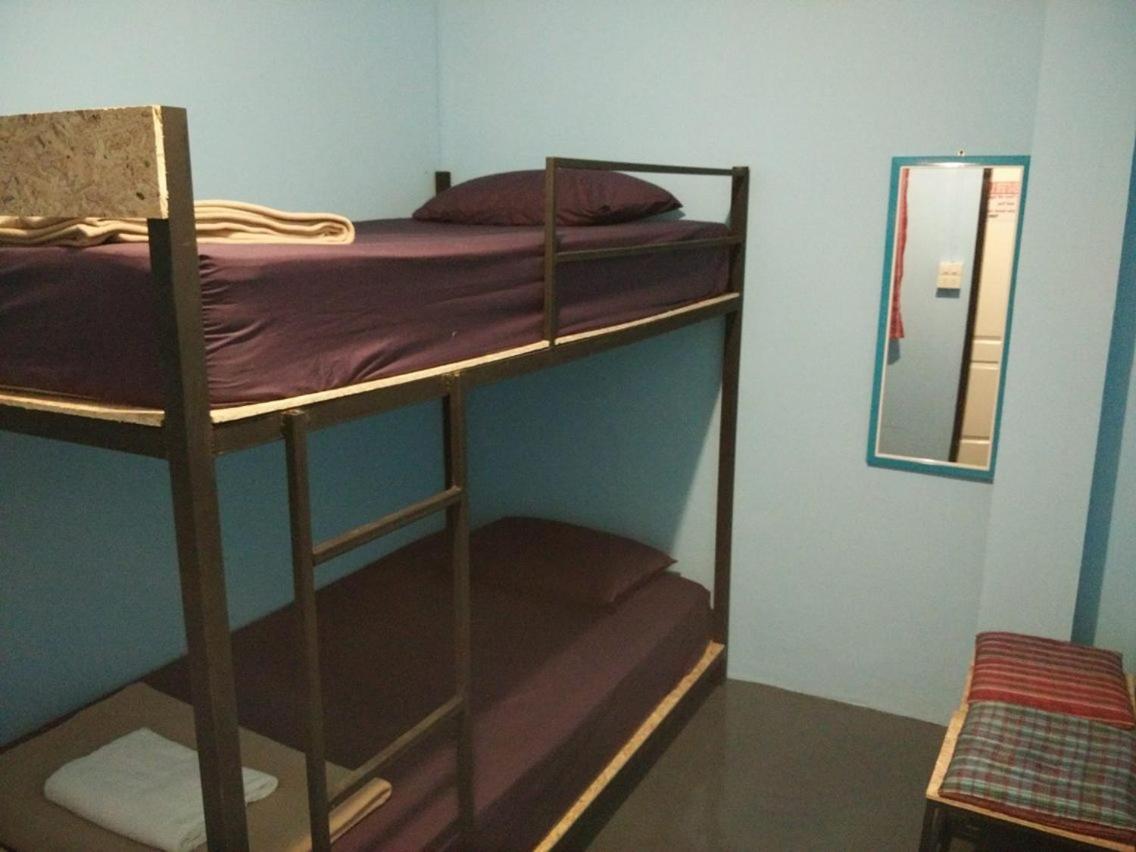 J Giant Hostel Chiang Mai Buitenkant foto