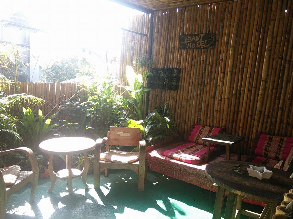 J Giant Hostel Chiang Mai Buitenkant foto
