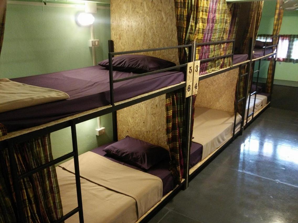 J Giant Hostel Chiang Mai Buitenkant foto