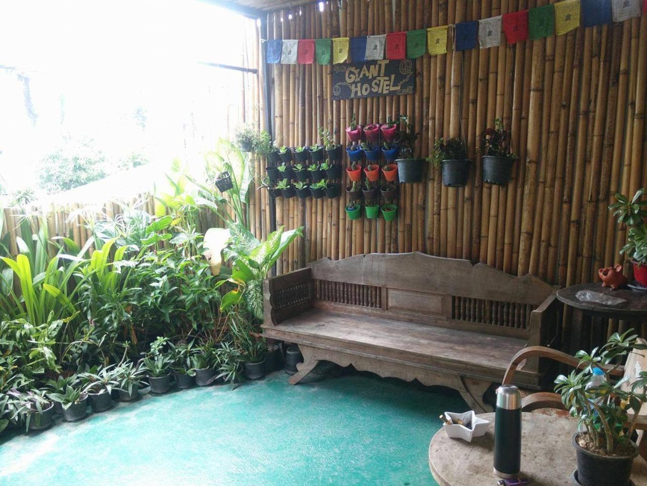 J Giant Hostel Chiang Mai Buitenkant foto