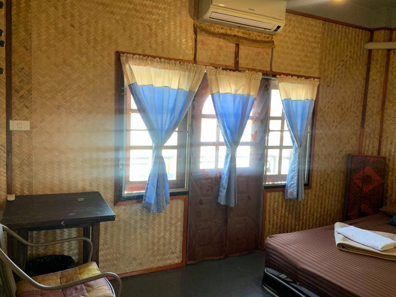 J Giant Hostel Chiang Mai Buitenkant foto