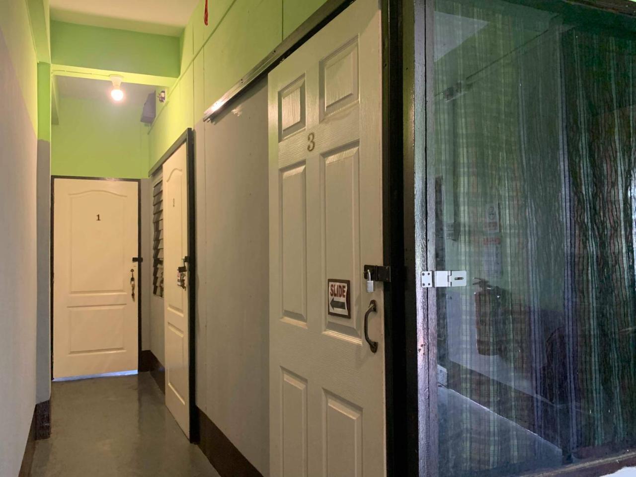 J Giant Hostel Chiang Mai Buitenkant foto