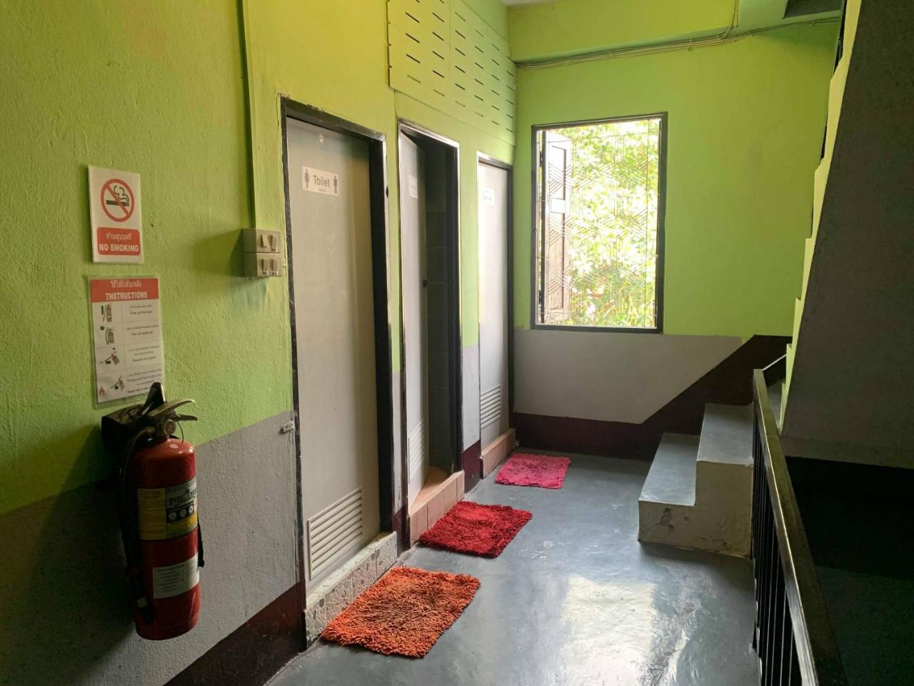 J Giant Hostel Chiang Mai Buitenkant foto
